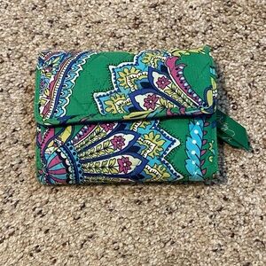 Vera Bradley-Vibrant Green Patterned Women's Wallet